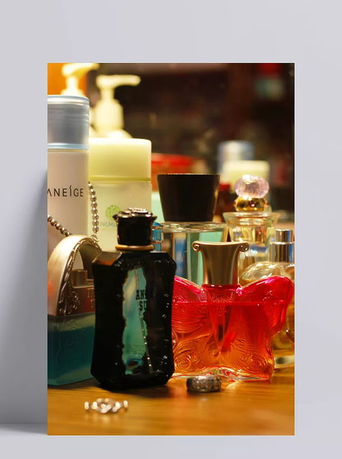 香氛美學(xué)與秀發(fā)呵護(hù) 從香水瓶設(shè)計(jì)到專(zhuān)業(yè)護(hù)發(fā)產(chǎn)品的視覺(jué)敘事