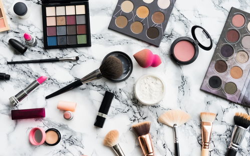 妝點(diǎn)屏幕，呵護(hù)秀發(fā) 化妝品與頭發(fā)護(hù)理高清壁紙的藝術(shù)與實(shí)用